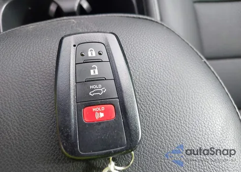 2021 Toyota Rav4 Xle z USA, uszkodzony, nr VIN 2T3W1RFV8MC094033